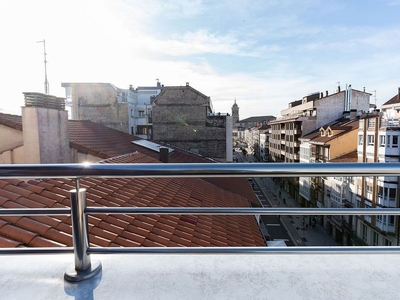 Ático en venta en Centro - Vitoria-Gasteiz de 2 habitaciones con terraza y balcón