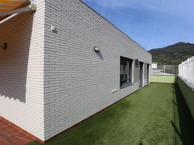 Ático en venta en Parroquias de Oviedo de 3 habitaciones con terraza y garaje