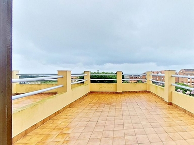 Dúplex en venta en calle Quintana de 3 habitaciones con terraza y piscina