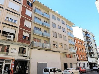 Piso en venta en avenida De Valdes de 2 habitaciones con garaje y balcón