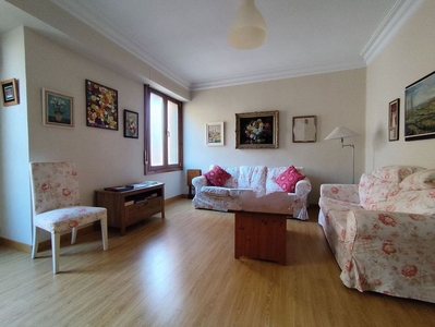 Piso en venta en Centro - Vitoria-Gasteiz de 5 habitaciones con garaje y calefacción