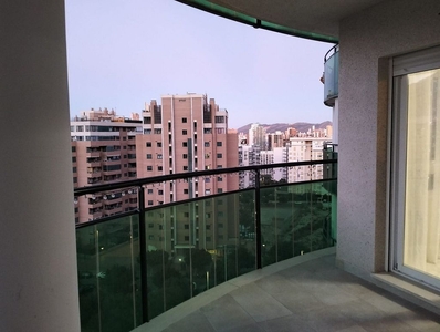 Piso en venta en La Cala de Villajoyosa de 2 habitaciones con terraza y piscina