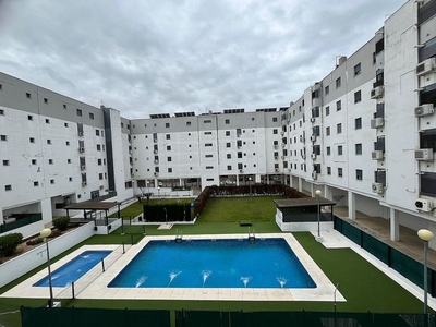 Piso en venta en Palmete de 2 habitaciones con terraza y piscina