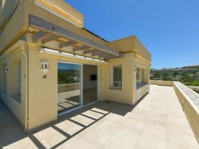 Venta de ático en Los Naranjos - Las Brisas de 3 habitaciones con terraza y piscina