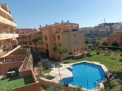 Venta de ático en Riviera del Sol de 3 habitaciones con terraza y piscina