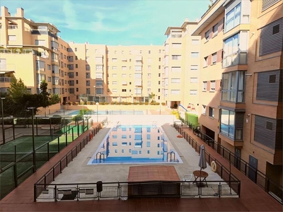 Venta de piso en avenida De Francisco Pi y Margall de 2 habitaciones con piscina y garaje