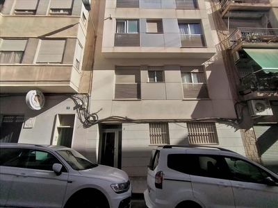 Venta de piso en Campoamor de 2 habitaciones con terraza y garaje