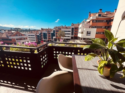 Venta de piso en Ceares de 3 habitaciones con terraza y piscina