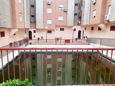 Venta de piso en Torredonjimeno de 3 habitaciones con terraza y piscina