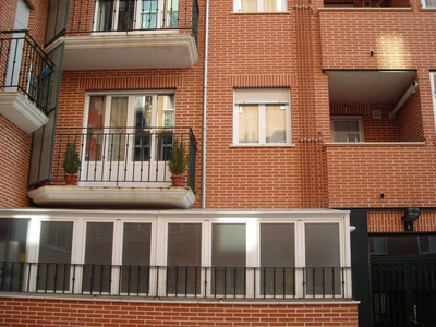 Alquiler Piso Ávila. Piso de tres habitaciones en Calle Agustín Rodríguez Sahagún 22. Nuevo segunda planta con terraza calefacción individual