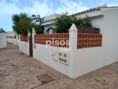 Casa adosada en venta en Avenida de la Fuerteventura en Corralejo por 235.000 €