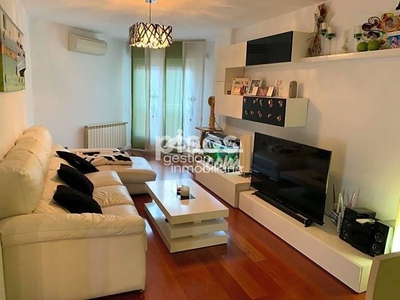 Piso en venta en Calle de José Zorrilla, cerca de Avenida del Obispo Quesada en El Cerro-Hontoria por 218.000 €