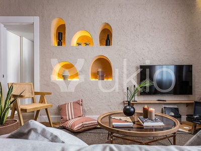 Alquiler de piso en Almagro de 3 habitaciones con muebles y aire acondicionado