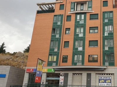 Alquiler de piso en calle Cronista Gil Gonzalez Davila de 1 habitación con garaje y muebles