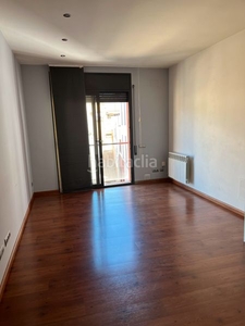 Alquiler piso con 3 habitaciones, parquet, calefacción. en Caldes de Montbui