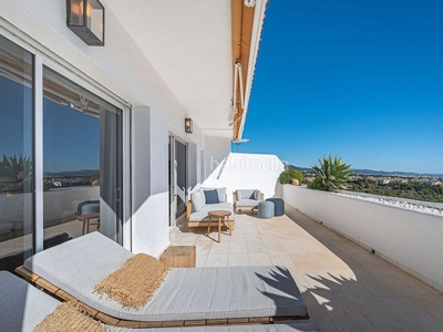 Ático en calle sierra bermeja 96p ático con 3 habitaciones con parking, calefacción, aire acondicionado y vistas al mar en Marbella