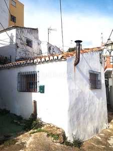 Casa encantadora casa en Olías... tranquilidad, aire fresco y seguridad. en Málaga