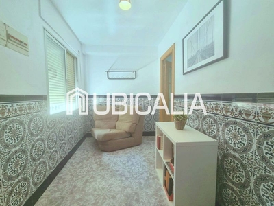 Casa ubicalia vende casa típica en cabañal de 2 plantas. una entrada. terraza 40 m2. junto a la playa en Valencia