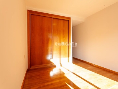 Piso con 3 habitaciones con ascensor, calefacción y aire acondicionado en Castelldefels