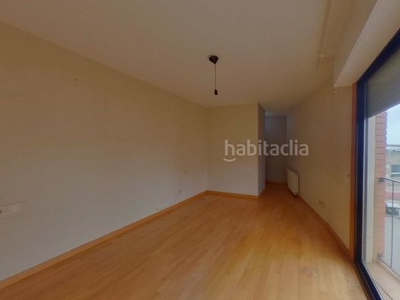 Piso con 3 habitaciones con ascensor, piscina y aire acondicionado en Viladecans