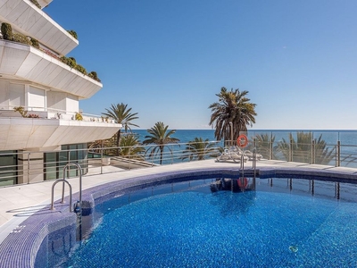 Piso en alquiler en Playa Bajadilla - Puertos de 3 habitaciones con terraza y piscina