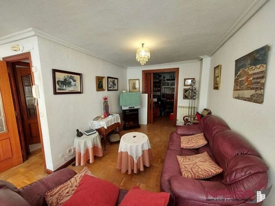Piso en venta en Centro - Vitoria-Gasteiz de 4 habitaciones con terraza y balcón