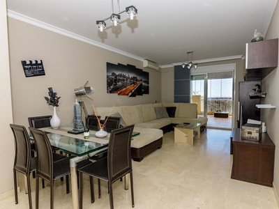 Piso en venta en Los Pacos, Fuengirola, Málaga