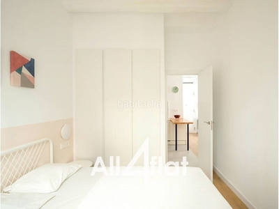Piso en venta en rentabilidad de 52 m2 en el Raval con 2 habitaciones, 1 baño, cocina equipada. amueblado. en Barcelona