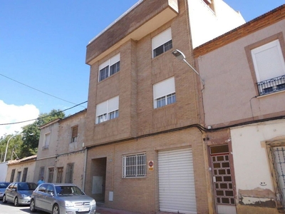 Venta de piso en Almansa de 3 habitaciones con terraza y garaje