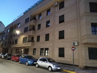 Venta de piso en Almansa de 4 habitaciones con garaje y balcón