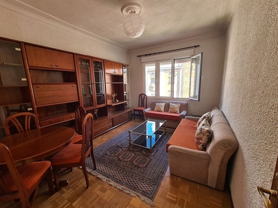 Venta de piso en calle Granada de 4 habitaciones con garaje y muebles