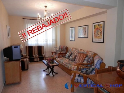 Venta de piso en Caudete de 3 habitaciones con balcón y ascensor