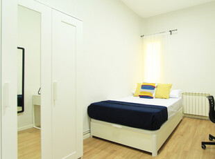 Acogedora habitación en apartamento de 6 dormitorios en Salamanca, Madrid