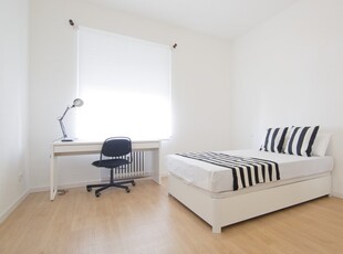 Gran habitación en apartamento de 10 habitaciones en Moncloa, Madrid