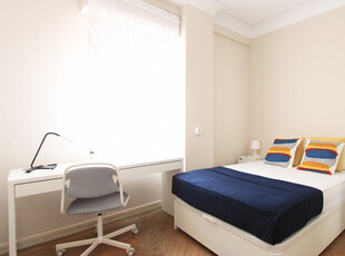 Gran habitación en apartamento de 9 habitaciones en Moncloa, Madrid