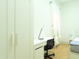 Habitación acogedora en apartamento de 6 dormitorios en Salamanca, Madrid