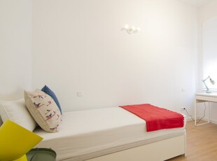 Habitación enorme en un apartamento de 10 habitaciones en Moncloa, Madrid