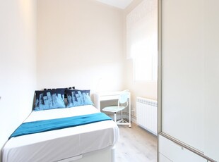 Habitación equipada en apartamento de 7 dormitorios en Atocha, Madrid