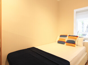 Habitación exterior en apartamento de 9 dormitorios en Moncloa, Madrid