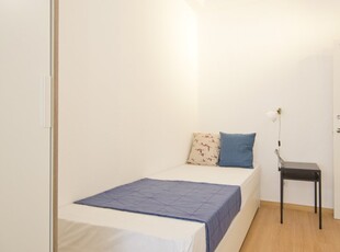 Habitación interior en apartamento de 10 dormitorios en Moncloa, Madrid