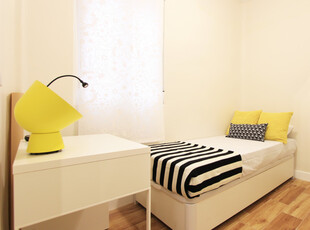 Habitación interior en apartamento de 4 dormitorios en Embajadores, Madrid