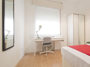 Linda habitación en apartamento de 10 habitaciones en Moncloa, Madrid