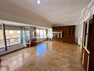 ***NOVEDAD*** AMPLIO PISO EN AVENIDA REPÚBLICA ARGENTINA