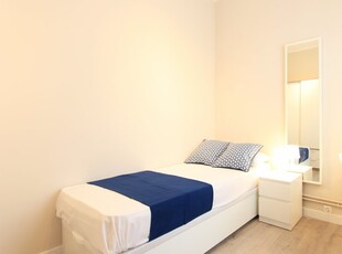 Relajante habitación en un apartamento de 7 dormitorios en Atocha, Madrid