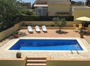 VILLA OPDAM CON JARDÍN Y PISCINA PRIVADA