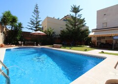 Venta de casa con piscina y terraza en Segur de Calafell, Centro