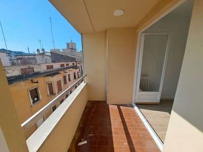 Alquiler de ático en calle De Les Hortes de 3 habitaciones con terraza y balcón