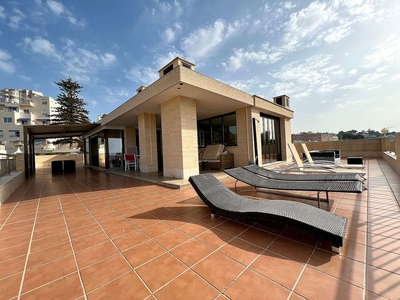 Alquiler de ático en Sant Agustí de 3 habitaciones con terraza y piscina