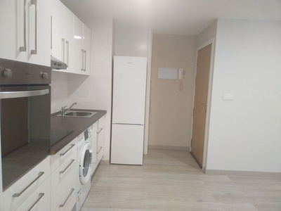 Alquiler de piso en Centro - Ourense de 2 habitaciones con calefacción