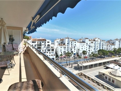Apartamento en venta en Puerto Banús, Marbella